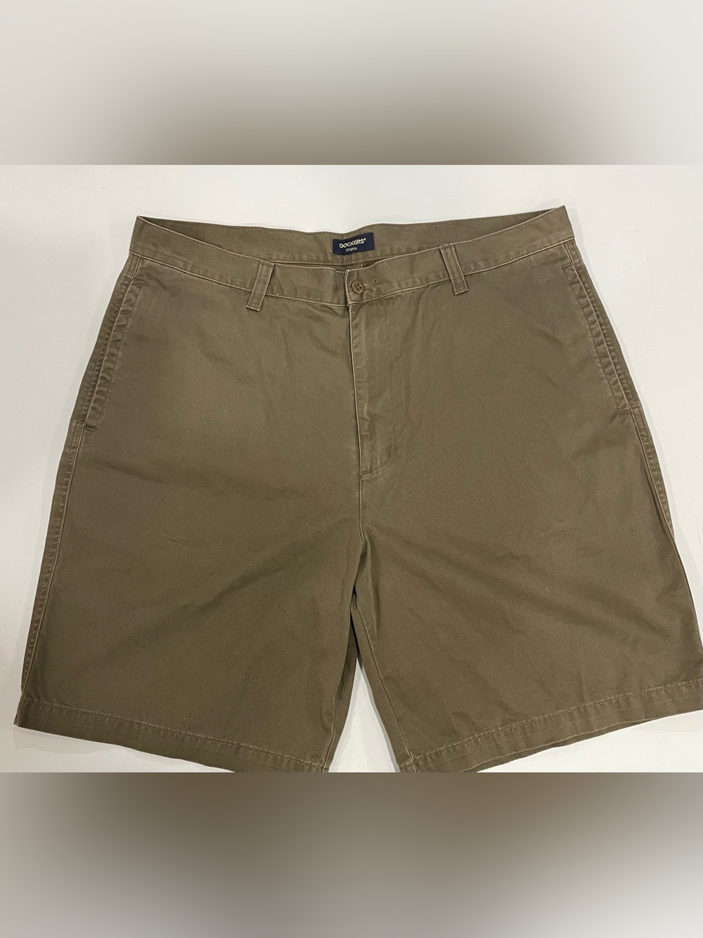 Men’s Dockets flat front khaki shorts brown size 40